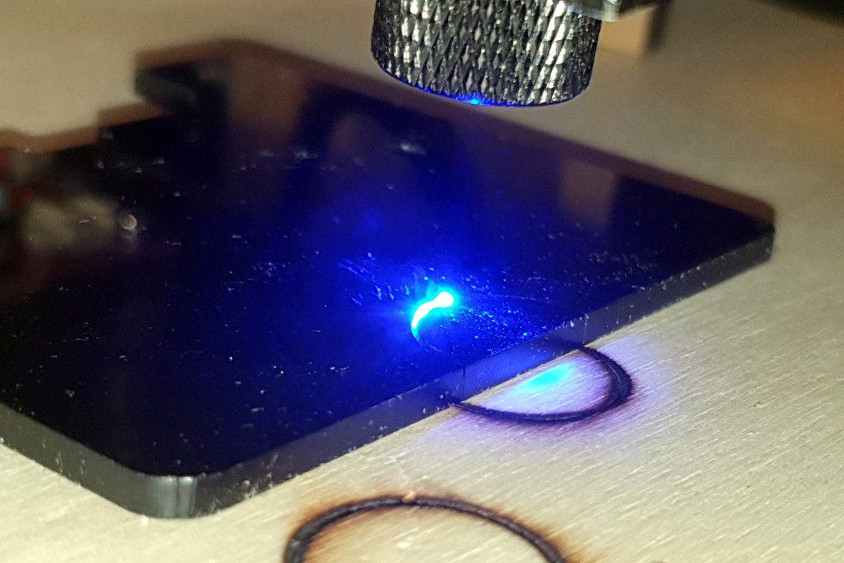 Laserschneiden: 3mm Plexiglas (Acrylglas)