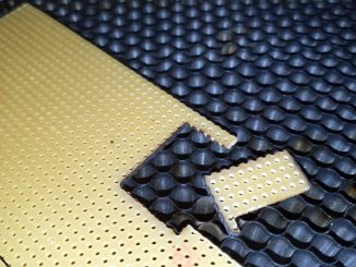 Leiterplatte mit Diodenlaser 445 nm schneiden
